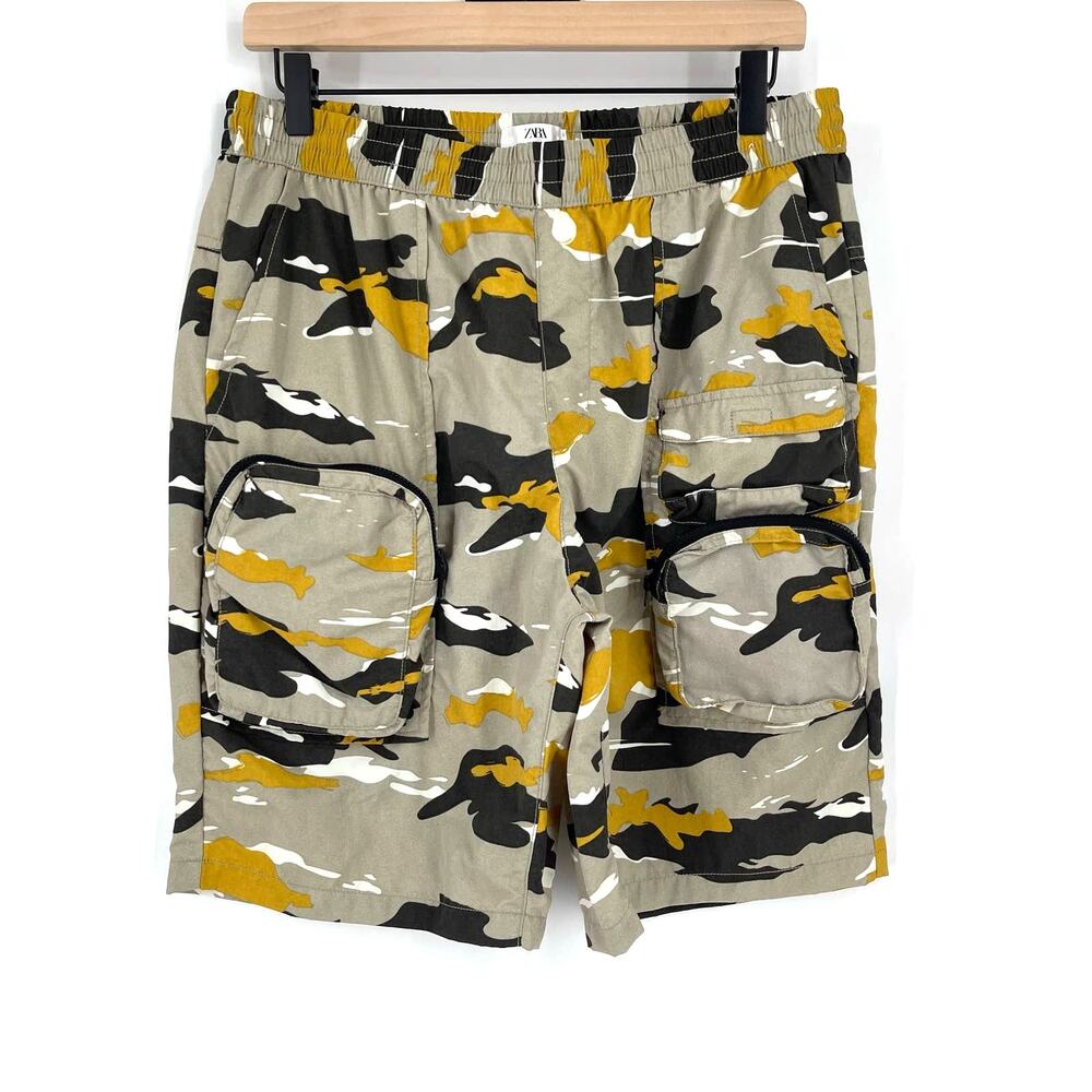 Zara Men's Nylon Shorts Camo Size Large Cargo Pockets